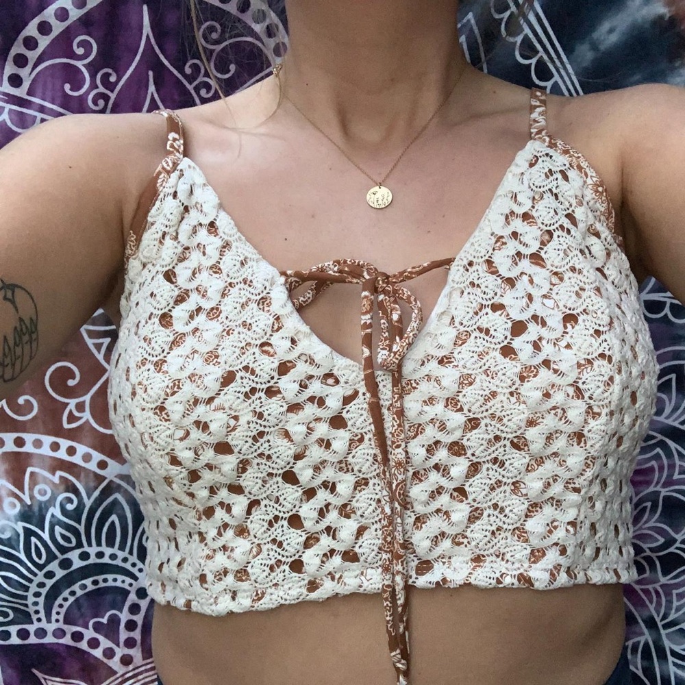 EARTHBOUND Cream Sleeveless Cropped Camisole